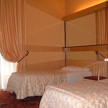 צ'זאנו בוסקונה Hotel Roma מראה חיצוני תמונה